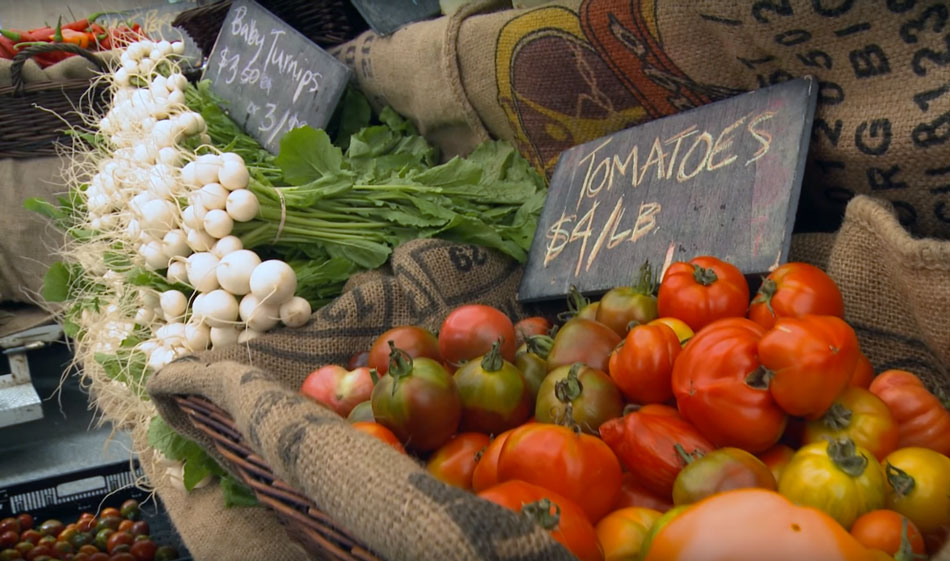 video preview image of tomatoes at a market